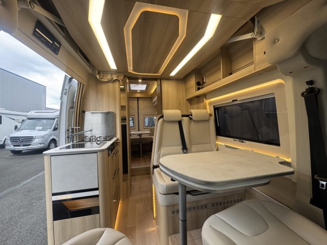 Dreamer Living Van - Photo 3