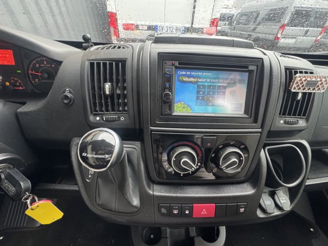 Dreamer Living Van - Photo 5