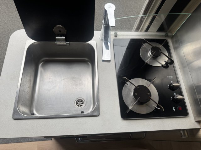 Dreamer Living Van - Photo 6