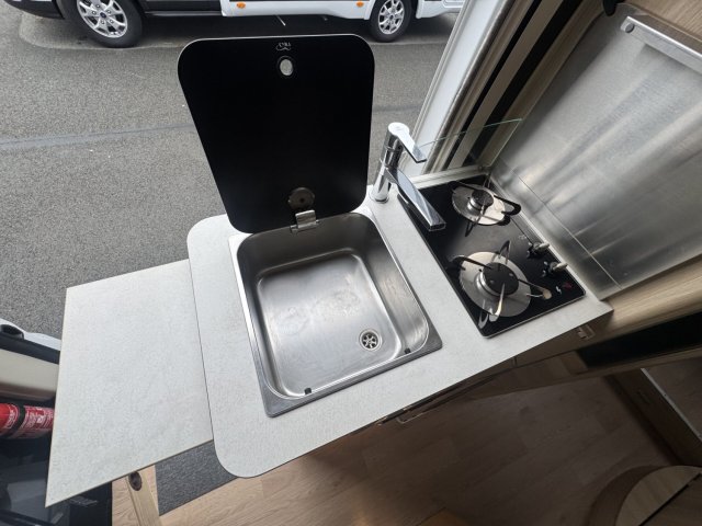 Dreamer Living Van - Photo 7