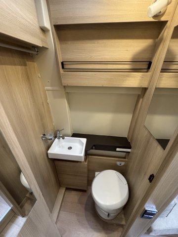 Dreamer Living Van - Photo 12