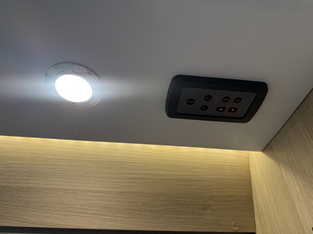 Dreamer Living Van - Photo 17