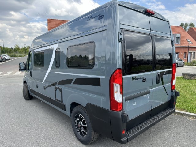 Mc Louis Menfys Van 3  signature - Photo 3