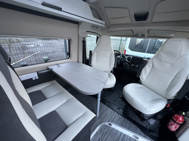 Mc Louis Menfys Van 3  signature - Photo 8