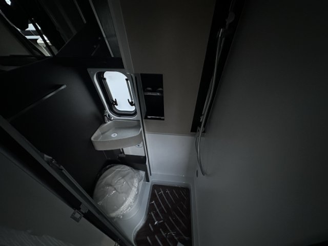 Mc Louis Menfys Van 3  signature - Photo 10