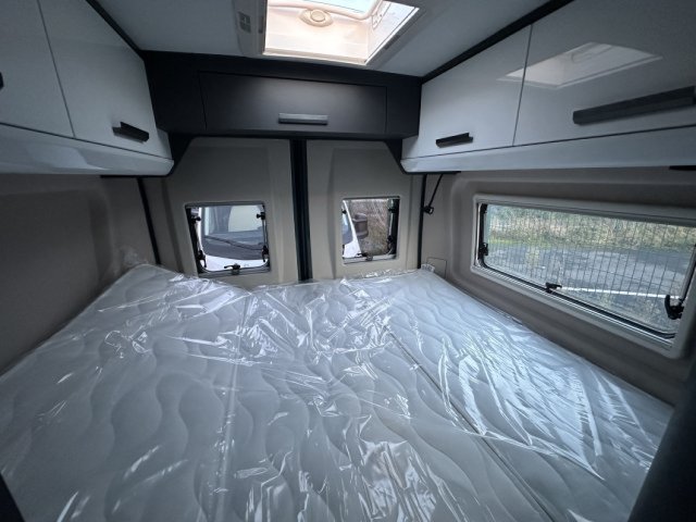 Mc Louis Menfys Van 3  signature - Photo 12