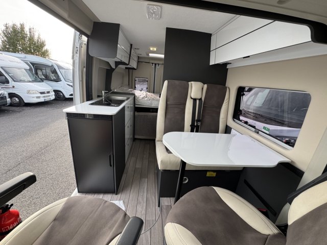 Mc Louis Menfys Van 3 - Photo 11