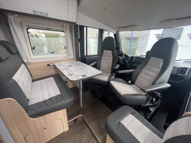 Sunlight I 67 S - Photo 4