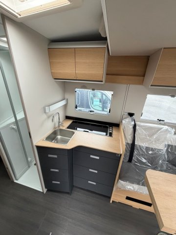 Adria Matrix Axess 650 DC 60 ans - Photo 5