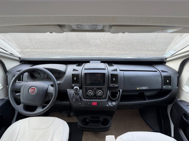 Pilote P 746 FC Essentiel - BVA - Photo 3