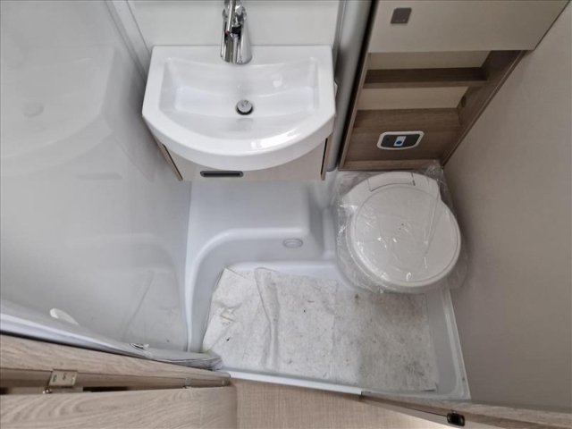 Burstner Lineo T 690 G - Photo 8