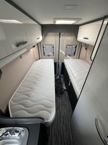 Mc Louis Menfys Van 4 S-Line Matic 4CS - Photo 8