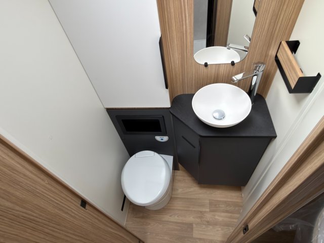 Bavaria Initial I740FC Nomade - Photo 3