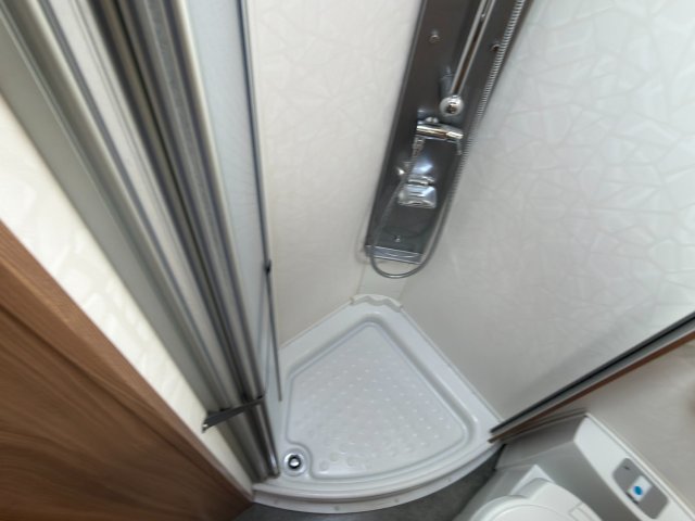 Pilote Aventura A 650 AEG - Photo 6