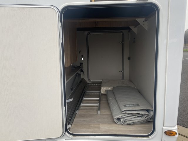 Bavaria Initial I700GJ Class I 700 GJ - Photo 5