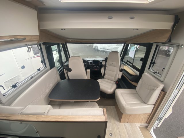 Bavaria Initial I700GJ Class I 700 GJ - Photo 9