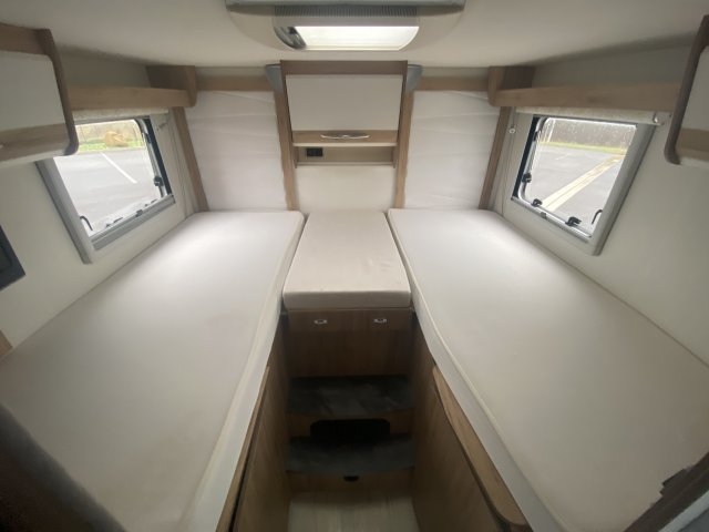 Bavaria Initial I700GJ Class I 700 GJ - Photo 8