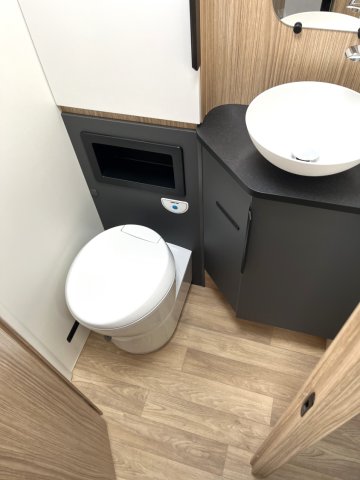 Bavaria Initial I740FC Nomade I 740 - Photo 5