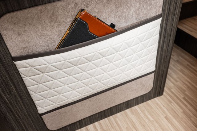 Mc Louis Nevis 881 25 ans boite auto tout équipé - Photo 130