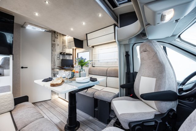 Mc Louis Yearling 81 G mc4 81g – (boîte auto) – 4 places – ultra équipé lit central - Photo 12