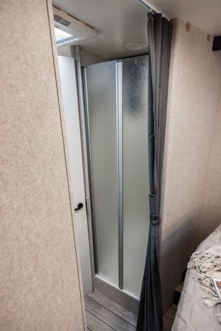 Mc Louis Yearling 81 G mc4 81g – (boîte auto) – 4 places – ultra équipé lit central - Photo 72