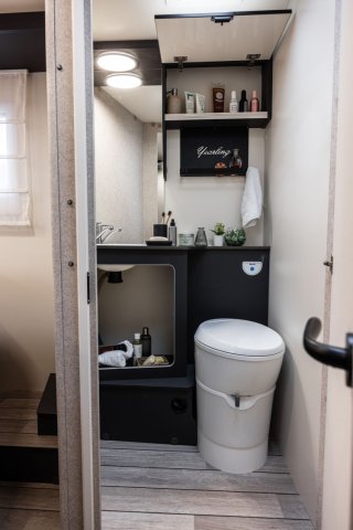 Mc Louis Yearling 81 G mc4 81g – (boîte auto) – 4 places – ultra équipé lit central - Photo 79