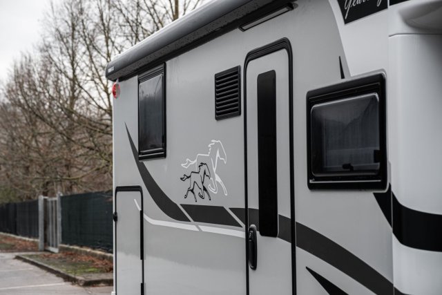 Mc Louis Yearling 81 G mc4 81g – (boîte auto) – 4 places – ultra équipé lit central - Photo 137