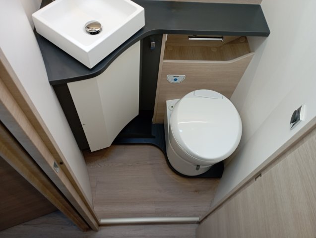 Rapido 666 F 65 ANS - Photo 8