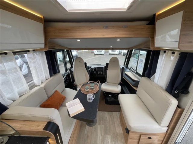 Bavaria Initial I720FC Nomade Plus + - Photo 3