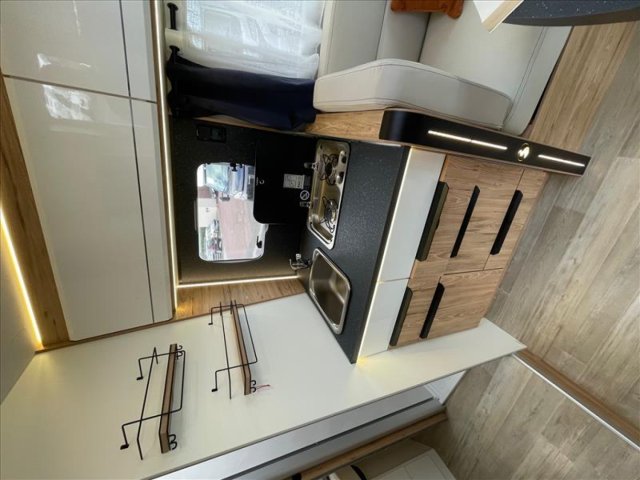 Bavaria Initial I720FC Nomade Plus + - Photo 4