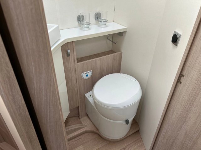 Rapido 696 F Premium Edition - Photo 11