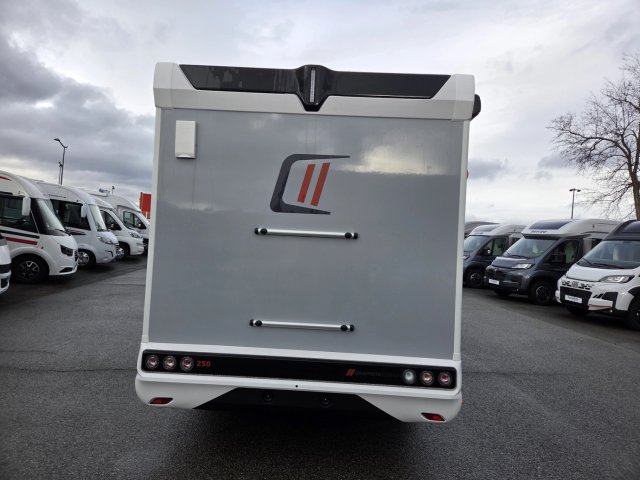 Challenger 250 Graphite Edition 2026 - Photo 4