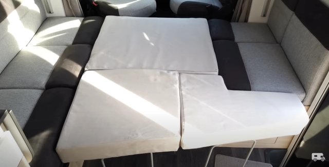 Challenger 250 Graphite Edition 2026 - Photo 10