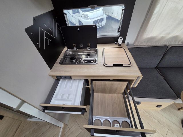 Challenger 250 Graphite Edition 2026 - Photo 17