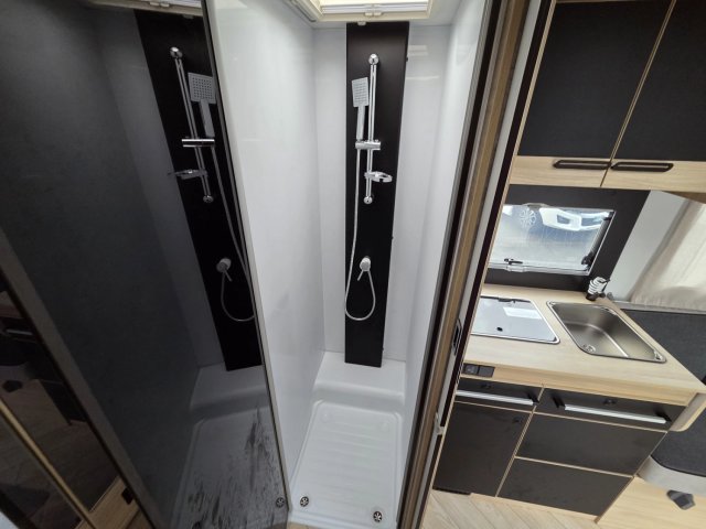 Challenger 250 Graphite Edition 2026 - Photo 20