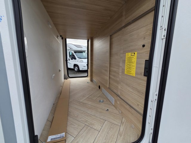 Challenger 250 Graphite Edition 2026 - Photo 25