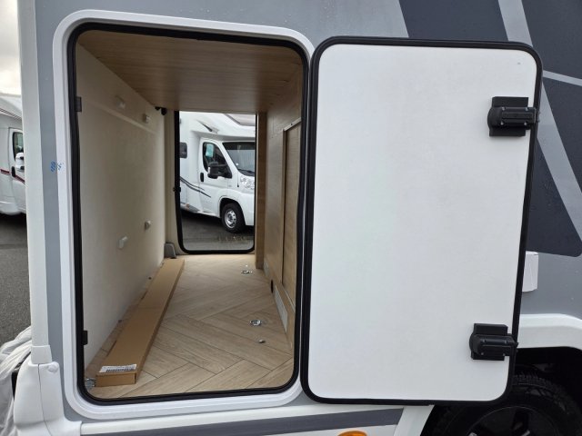 Challenger 250 Graphite Edition 2026 - Photo 26