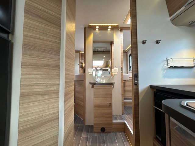 Adria Matrix 670 SBC Platinum PLATINIUM - Photo 22