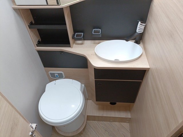 Challenger 384 Etape Edition Location HUNYVERS - Photo 6