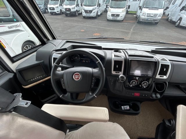 Bavaria Initial I720FC Nomade - Photo 3