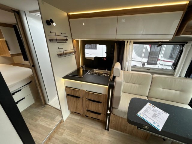 Bavaria Initial I720FC Nomade - Photo 17