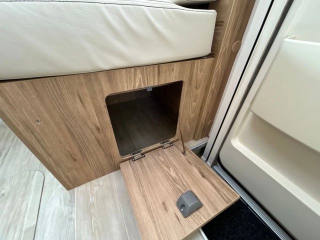 Bavaria Initial I720FC Nomade - Photo 24