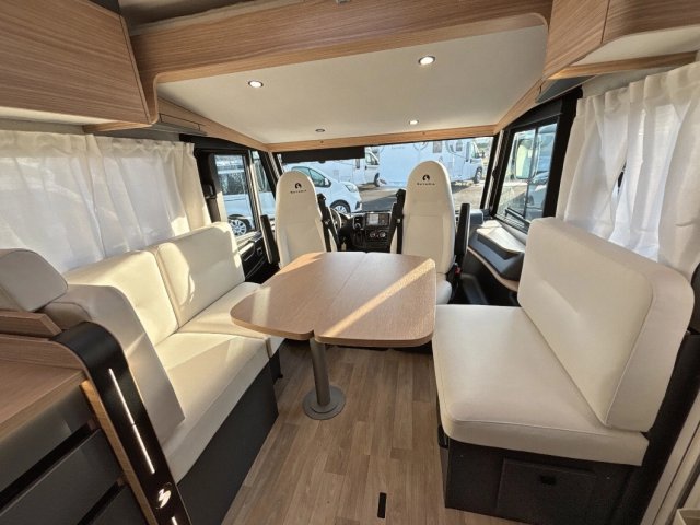 Bavaria Initial I720FC Unik - Photo 12