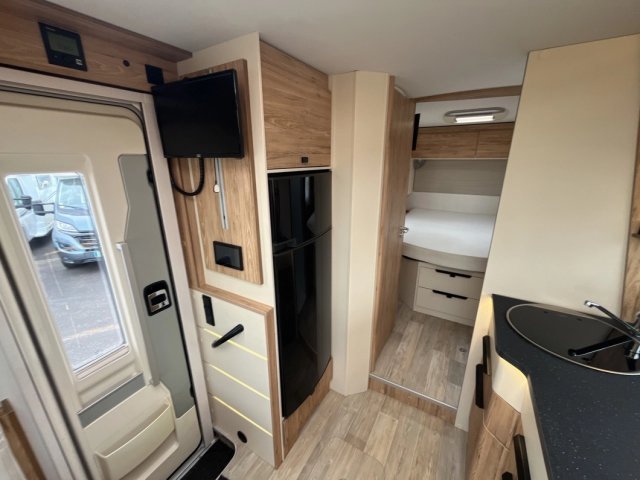 Bavaria Initial I740C Style - Photo 8