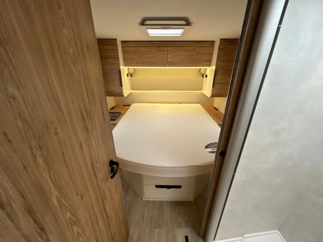 Bavaria Initial I740L Style - Photo 8