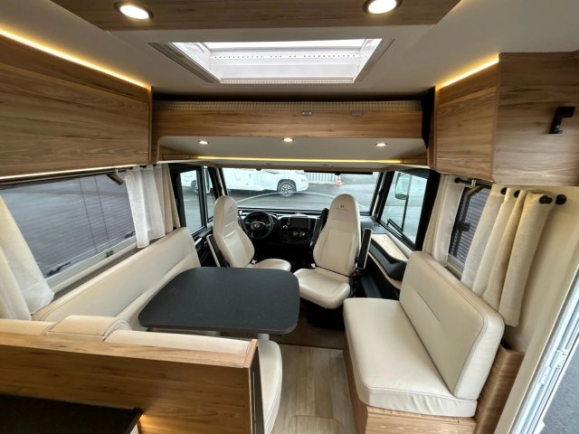 Bavaria Initial I740L Style - Photo 9