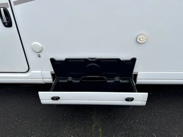 Bavaria Initial I740L Style - Photo 16