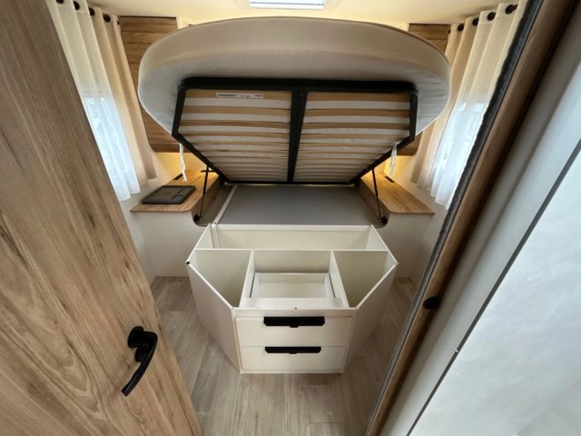 Bavaria Initial I740L Style - Photo 18