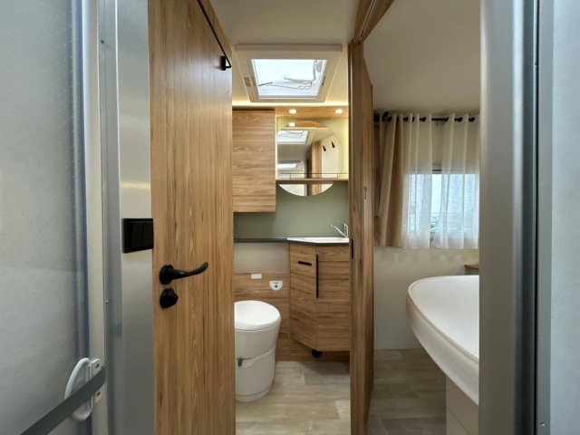 Bavaria Initial I740L Style - Photo 21