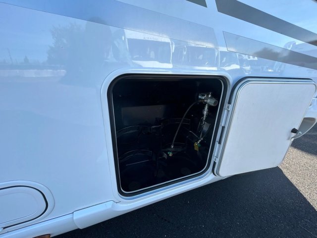 Bavaria Initial I741C Allure - Photo 10